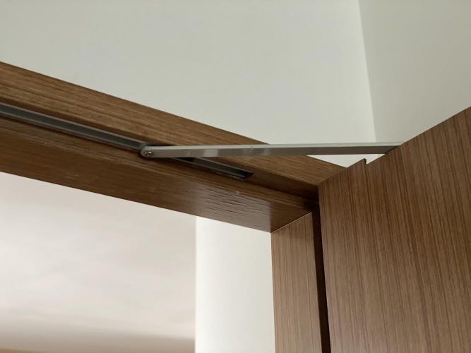 Thiet bi dong cua tu dong Hafele